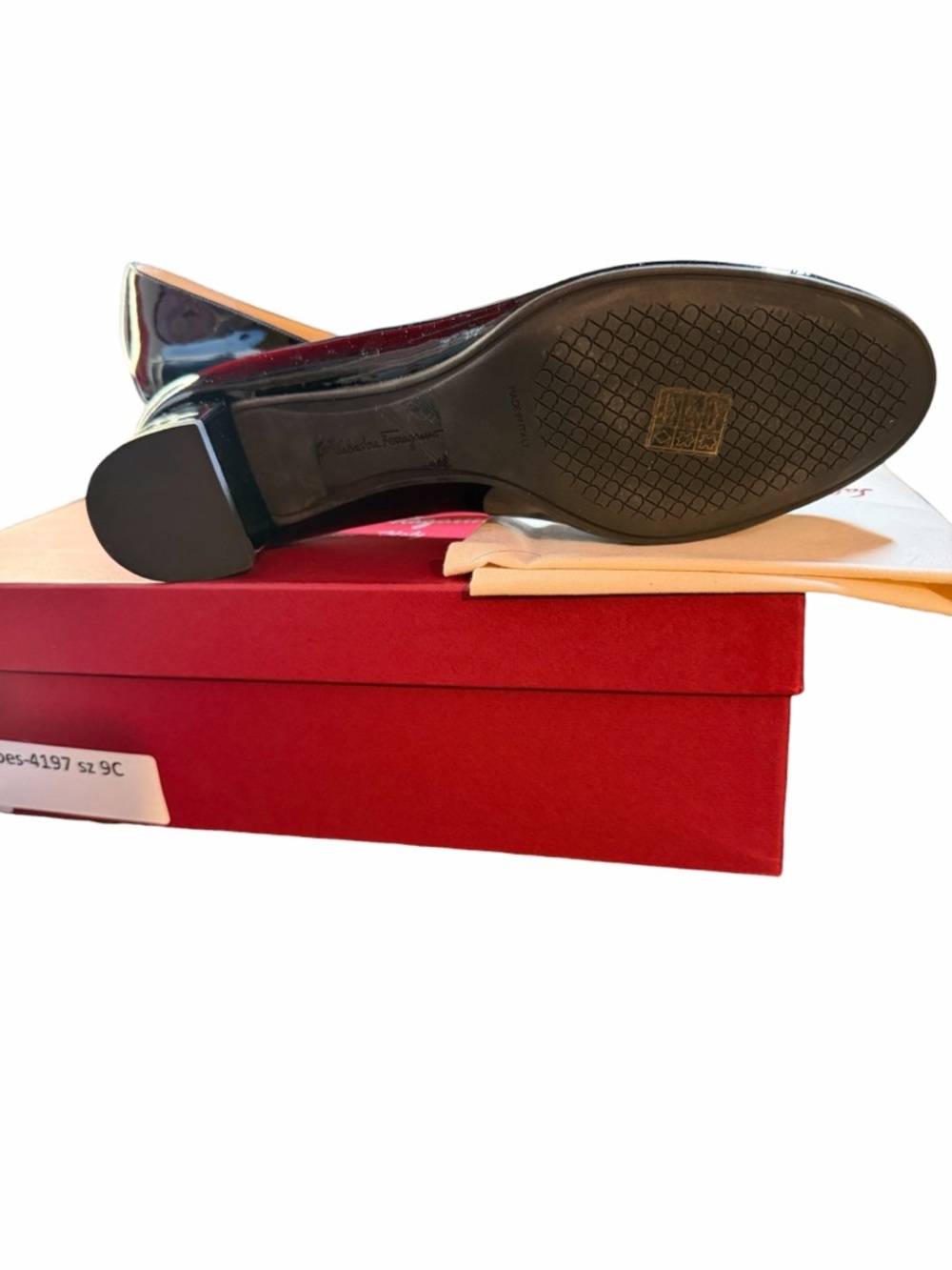 NIB Salvatore Ferragamo Black Patent Leather Vara Bow Pumps 9C - Picture 8 of 8
